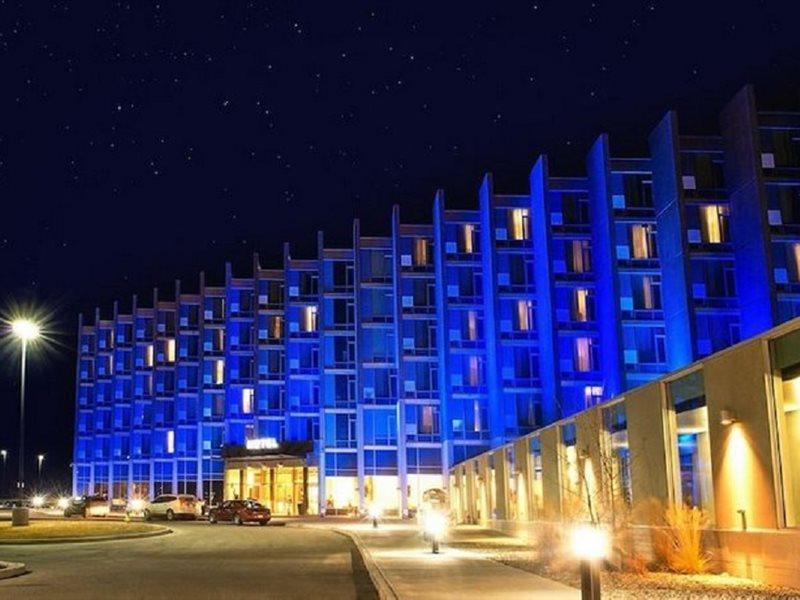 Grey Eagle Resort Калгари Экстерьер фото