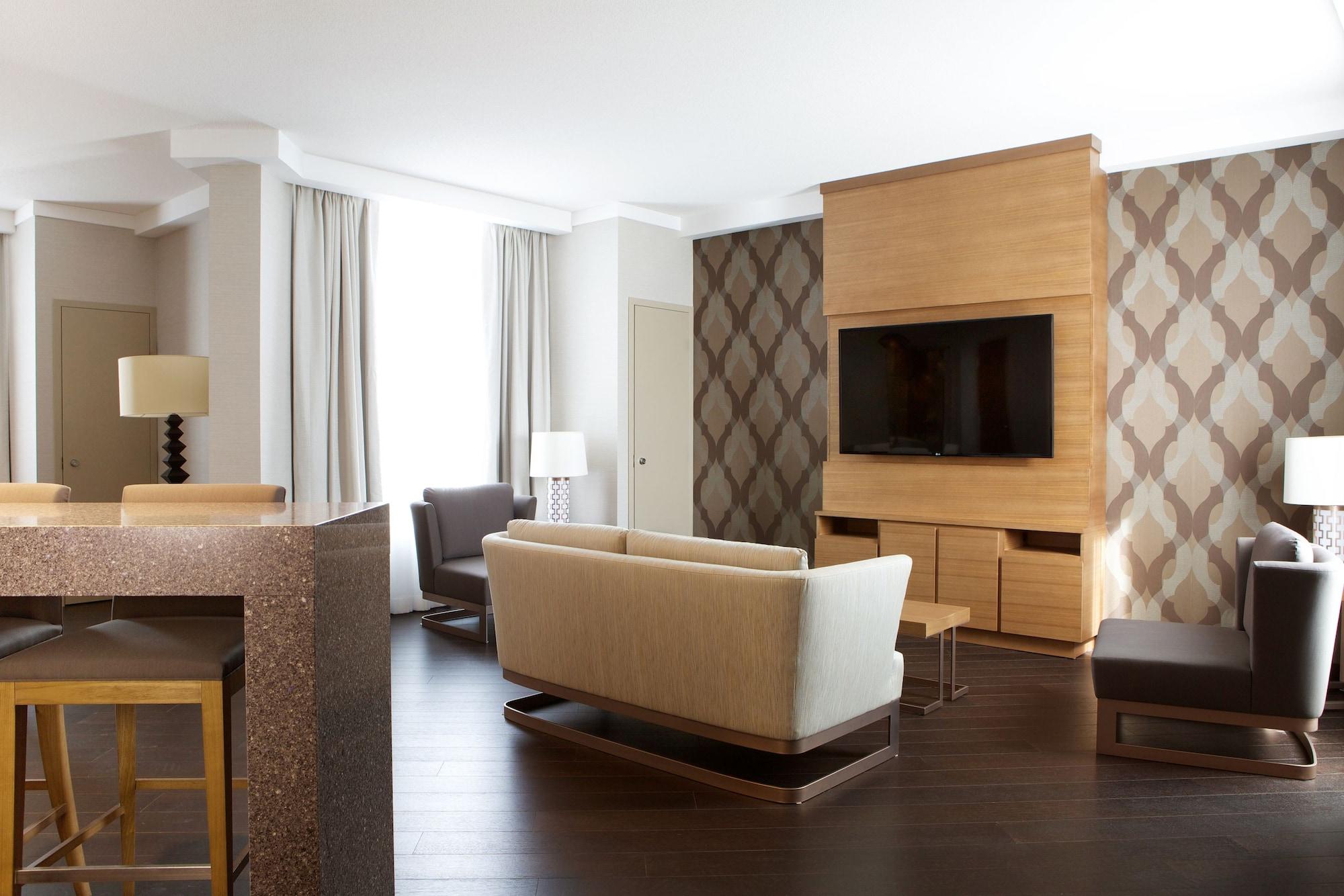Grey Eagle Resort Калгари Экстерьер фото