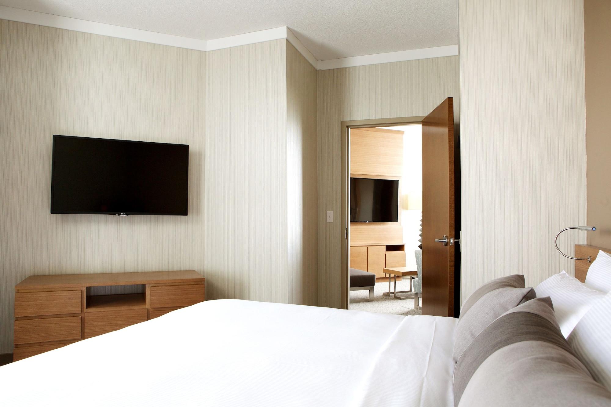 Grey Eagle Resort Калгари Экстерьер фото