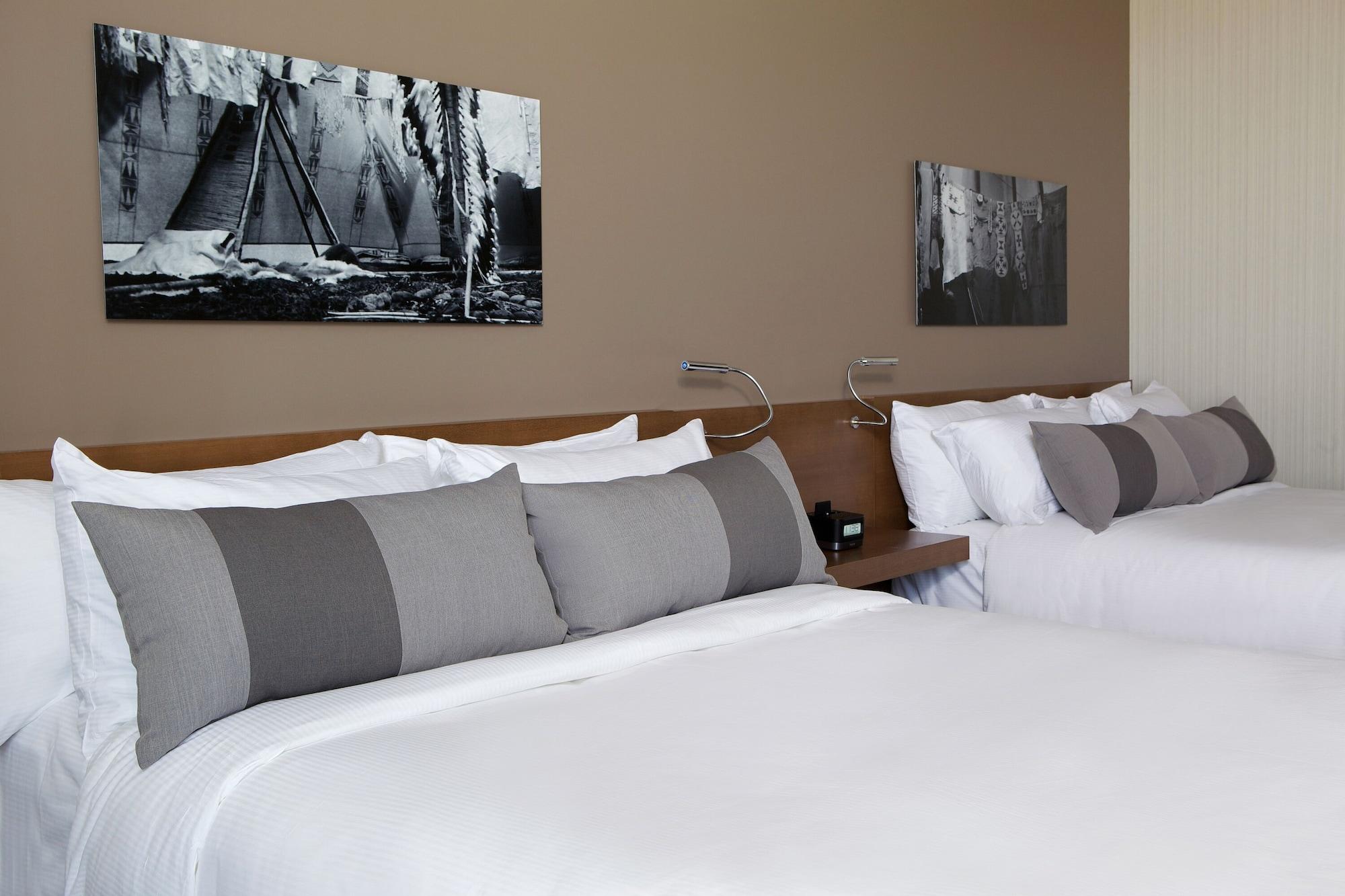 Grey Eagle Resort Калгари Экстерьер фото