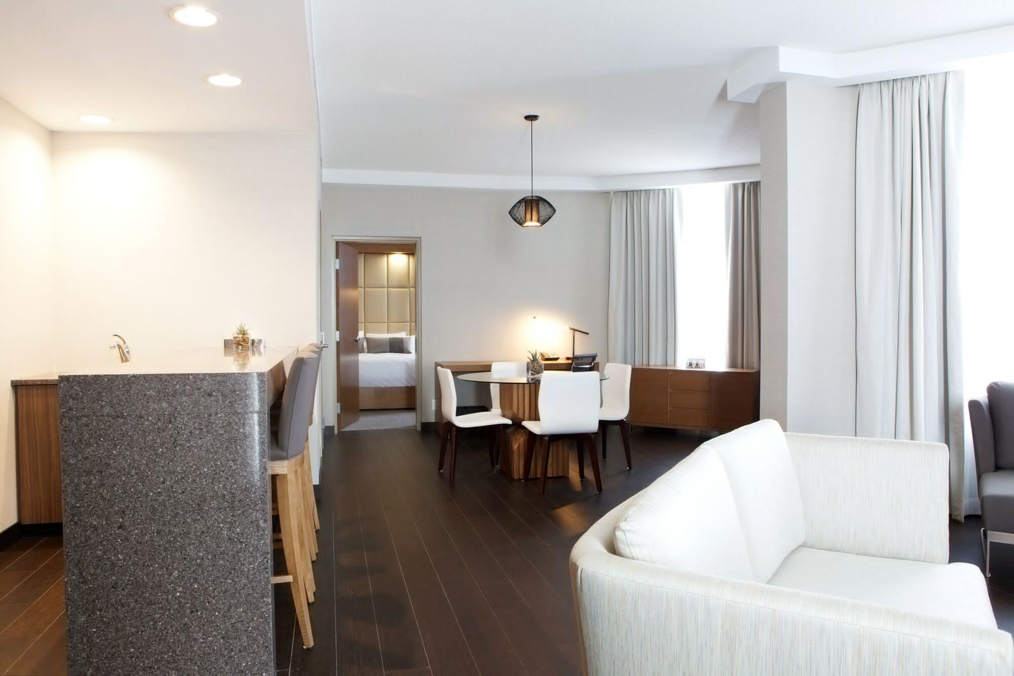Grey Eagle Resort Калгари Экстерьер фото