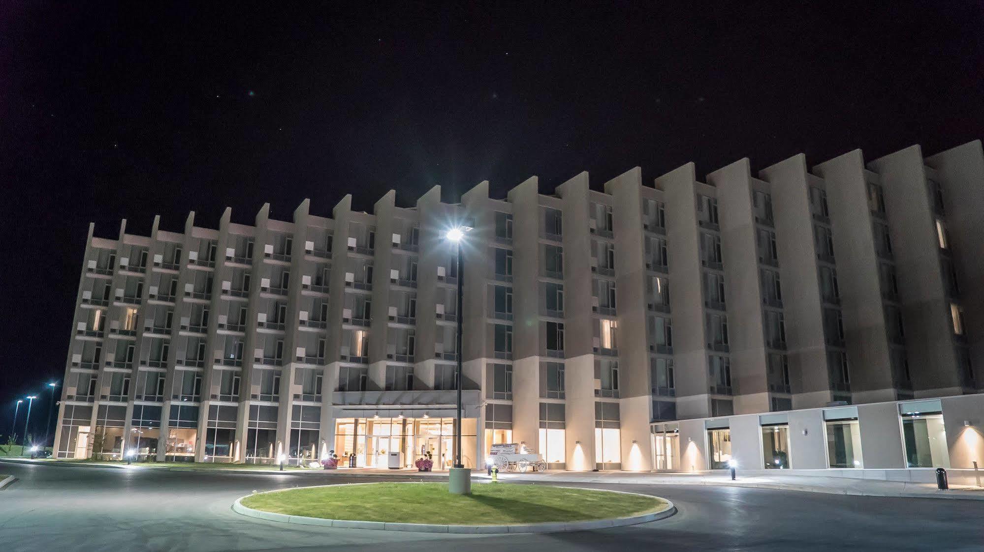 Grey Eagle Resort Калгари Экстерьер фото
