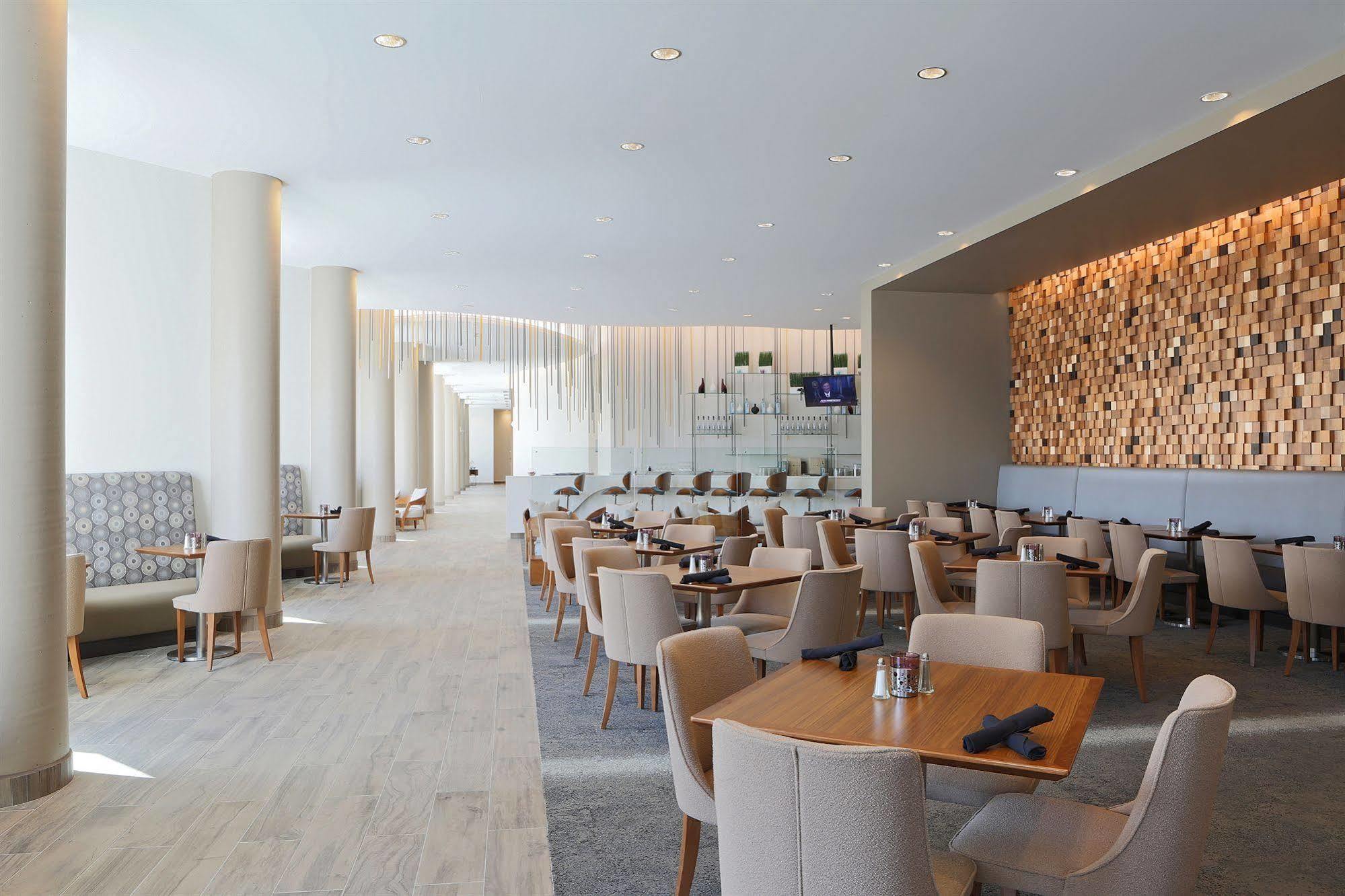 Grey Eagle Resort Калгари Экстерьер фото