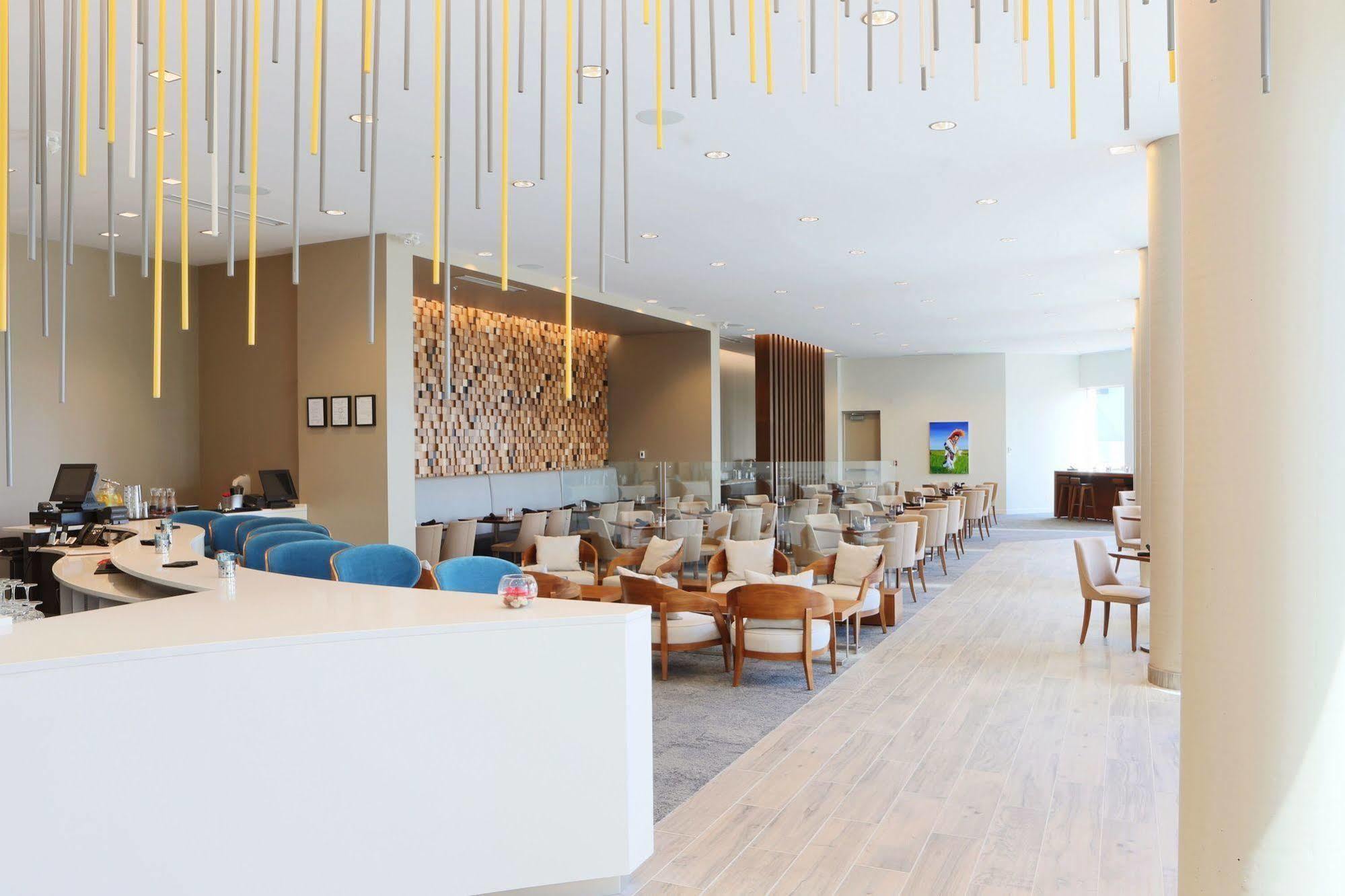 Grey Eagle Resort Калгари Экстерьер фото